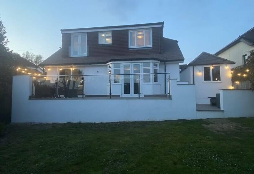 إقامة Willows Worthing 4 Bed With Ev Charger & Sea Views
