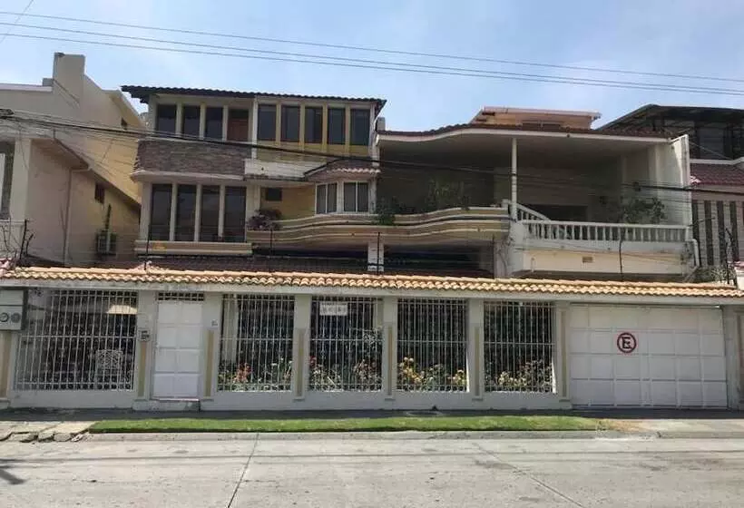 Aamiaismajoitus (B&B) Villa Garza Inn