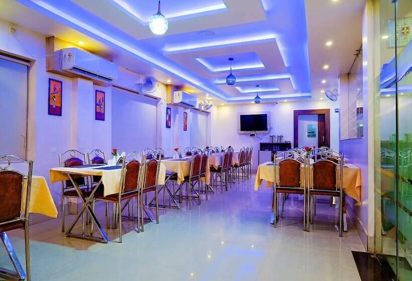 Fabhotel Kanchan Plaza