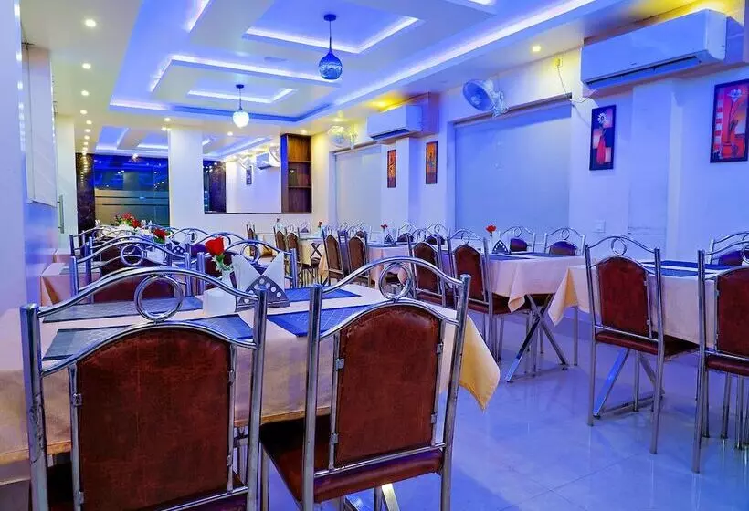 Fabhotel Kanchan Plaza