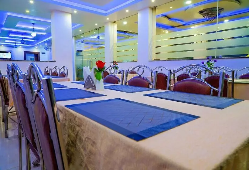 Fabhotel Kanchan Plaza