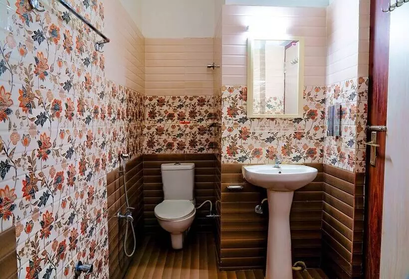 Fabhotel Kanchan Plaza