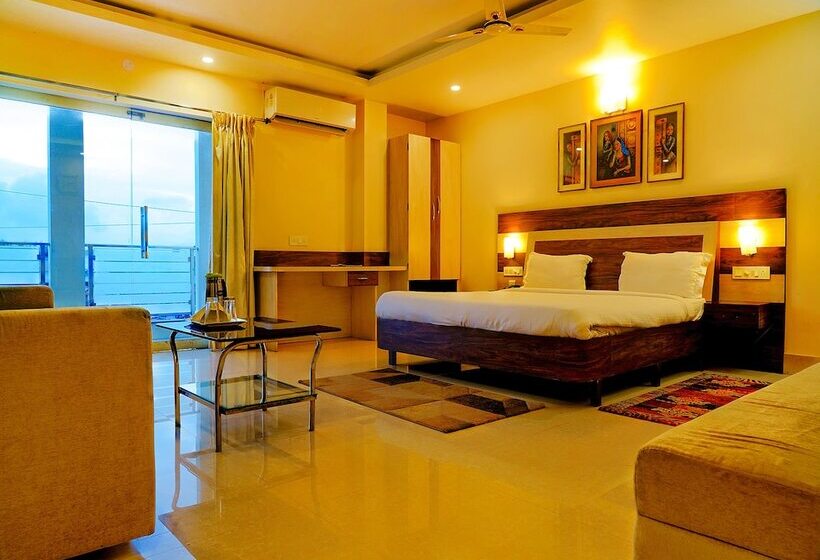 Fabhotel Kanchan Plaza