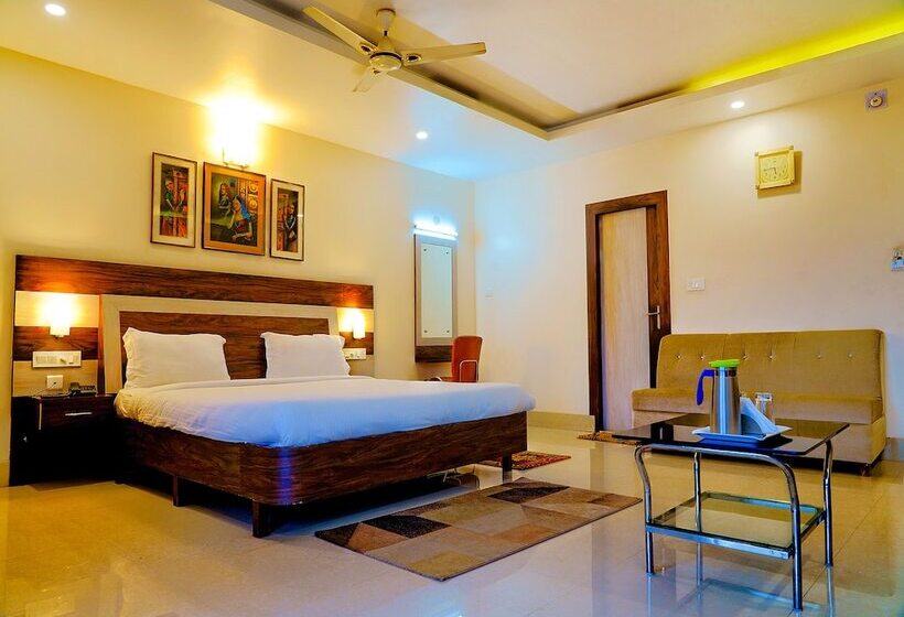 Fabhotel Kanchan Plaza