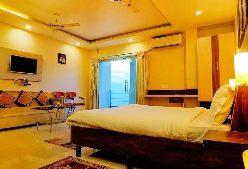 Fabhotel Kanchan Plaza