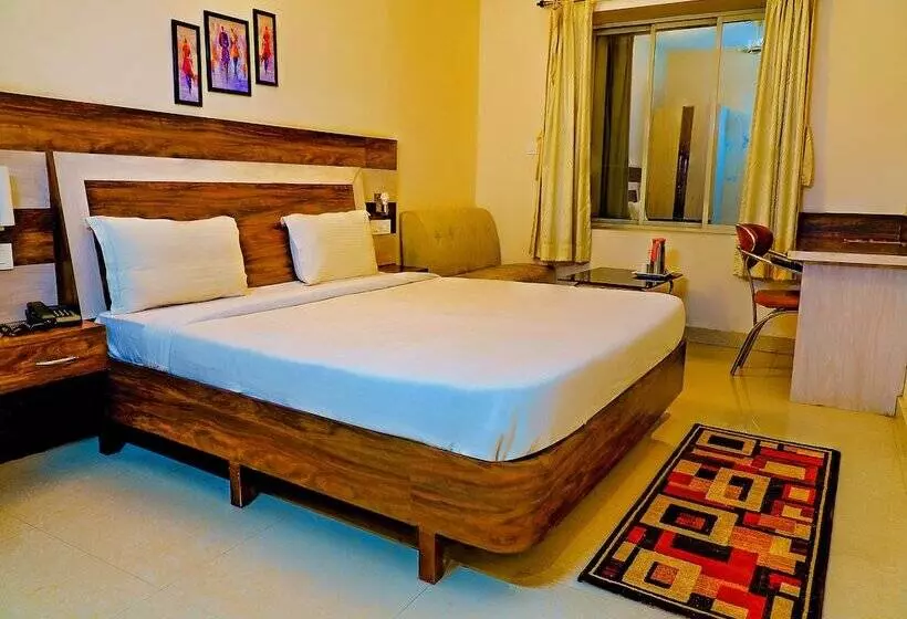 Fabhotel Kanchan Plaza