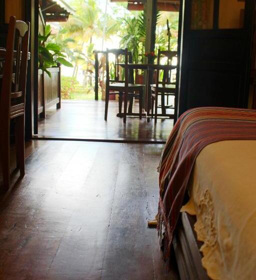 هتل Gerard Et Francine