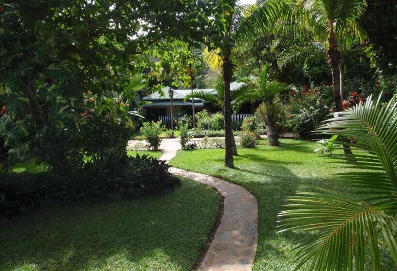 هتل Gerard Et Francine