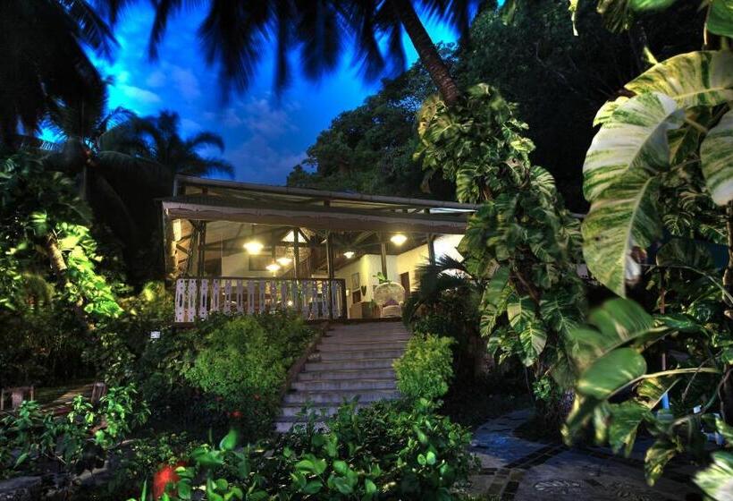 هتل Gerard Et Francine