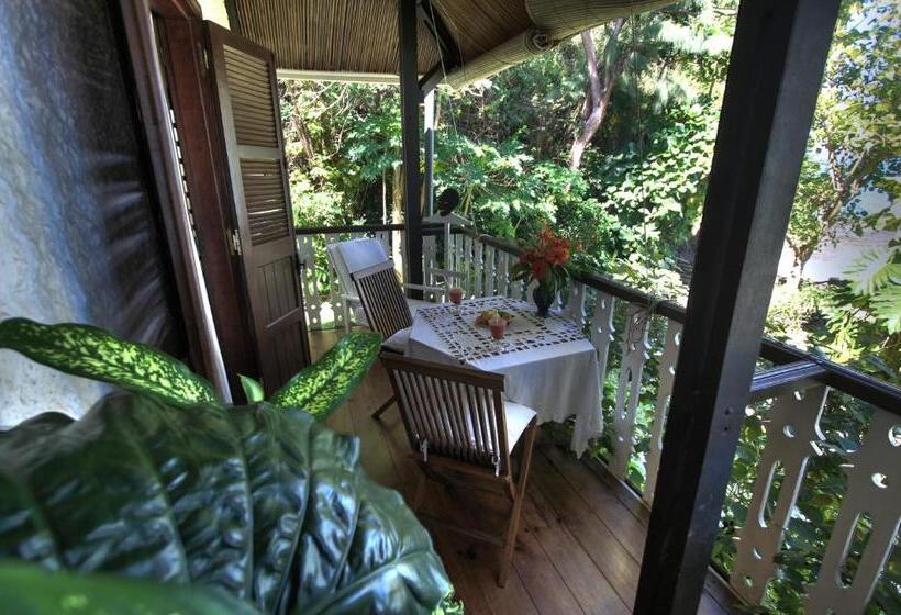 هتل Gerard Et Francine