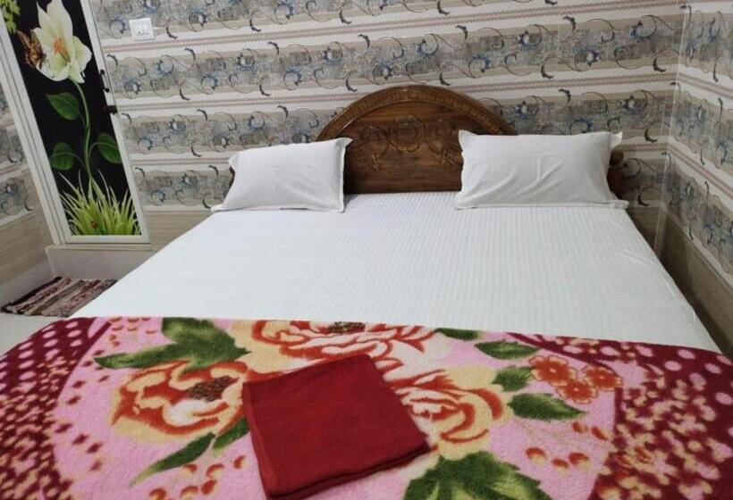 هتل Goroomgo Ray Home Stay Puri