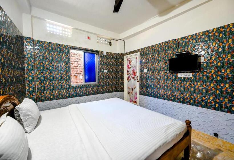 هتل Goroomgo Ray Home Stay Puri