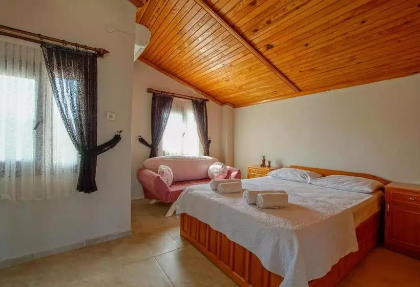 Hotelli çuhadar Ahşap Evleri̇