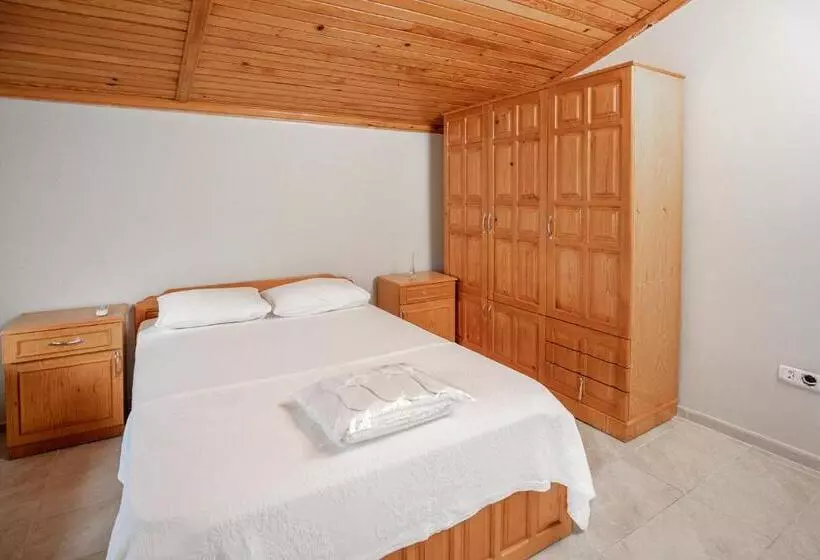 Hotelli çuhadar Ahşap Evleri̇