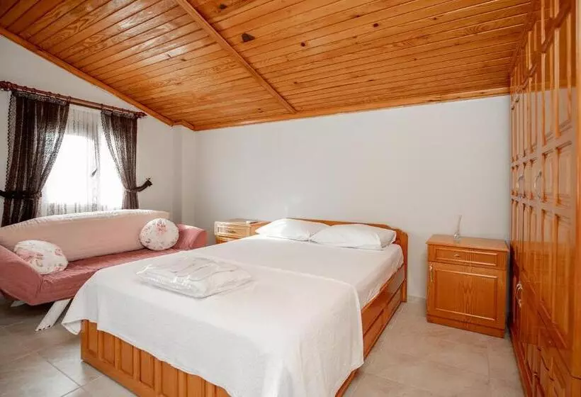 Hotelli çuhadar Ahşap Evleri̇