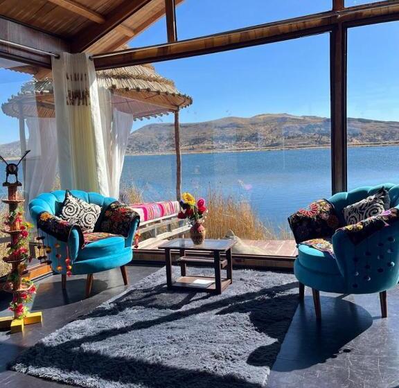 ホテル Uros Walysuma Titicaca Lodge