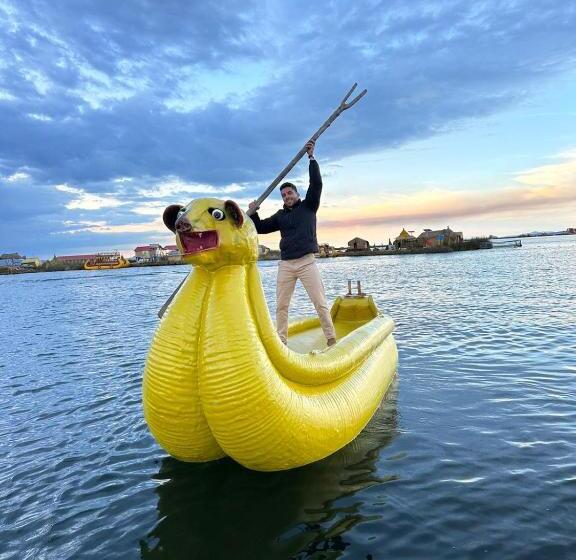 ホテル Uros Walysuma Titicaca Lodge