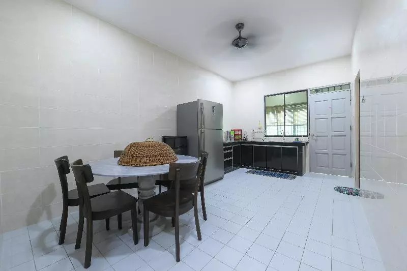 ペンション Oyo Homes 90583 Yogha S Homestay