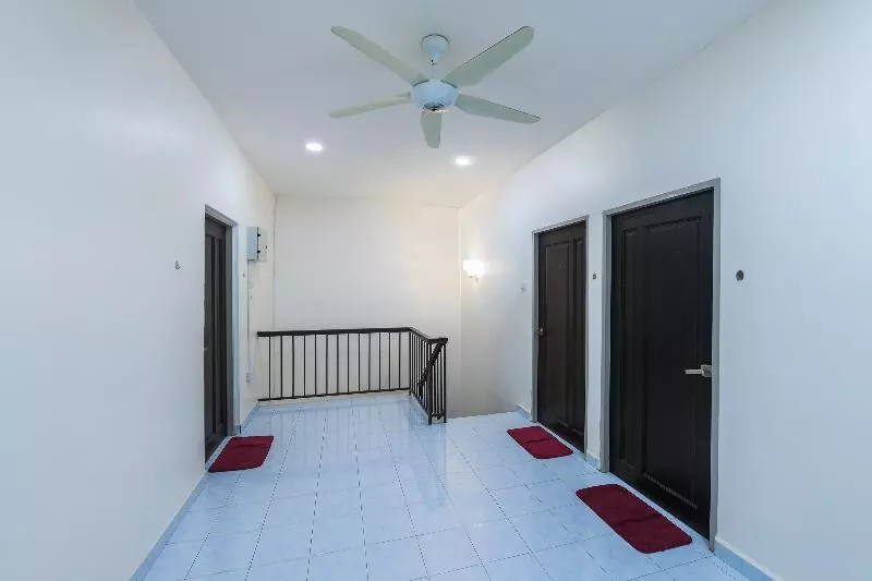 ペンション Oyo Homes 90583 Yogha S Homestay