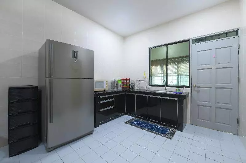 ペンション Oyo Homes 90583 Yogha S Homestay