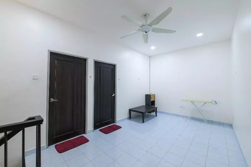 ペンション Oyo Homes 90583 Yogha S Homestay