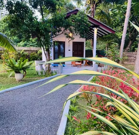 تختخواب و صبحانه Kingsman Villa