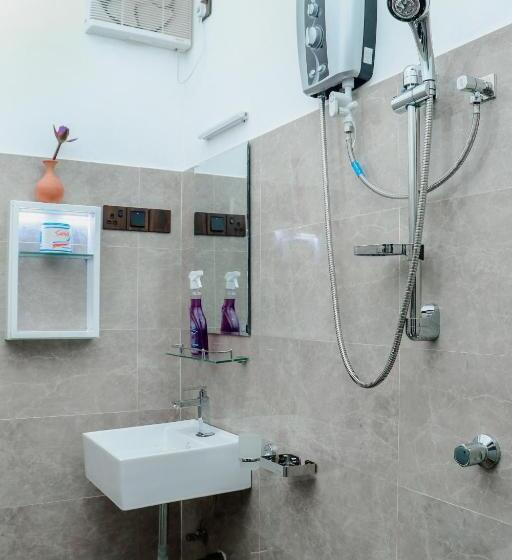 تختخواب و صبحانه Kingsman Villa