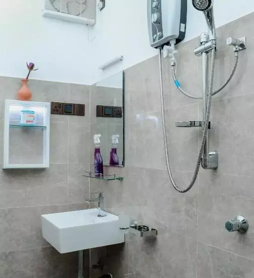 تختخواب و صبحانه Kingsman Villa