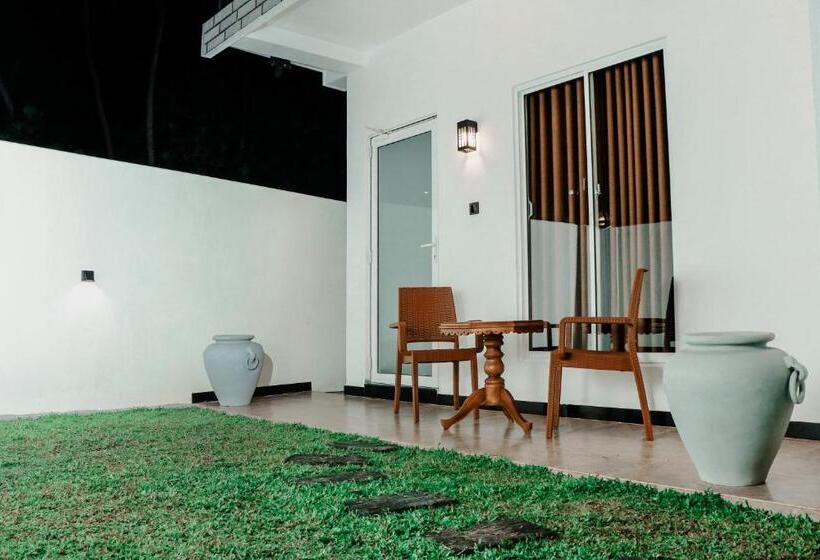 تختخواب و صبحانه Kingsman Villa