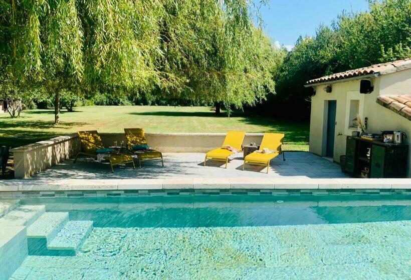 تختخواب و صبحانه Mas Des Muses