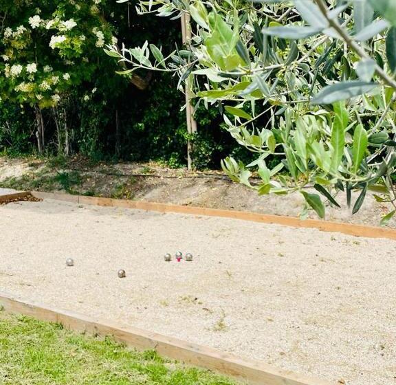 تختخواب و صبحانه Mas Des Muses