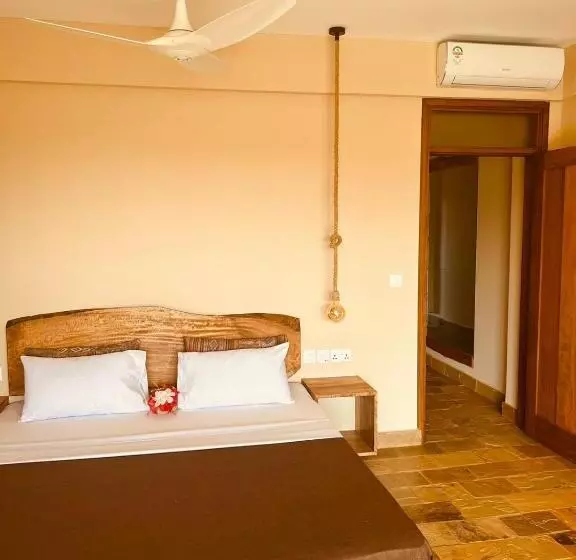 تختخواب و صبحانه Tombo House