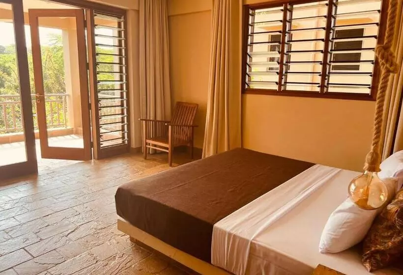 تختخواب و صبحانه Tombo House