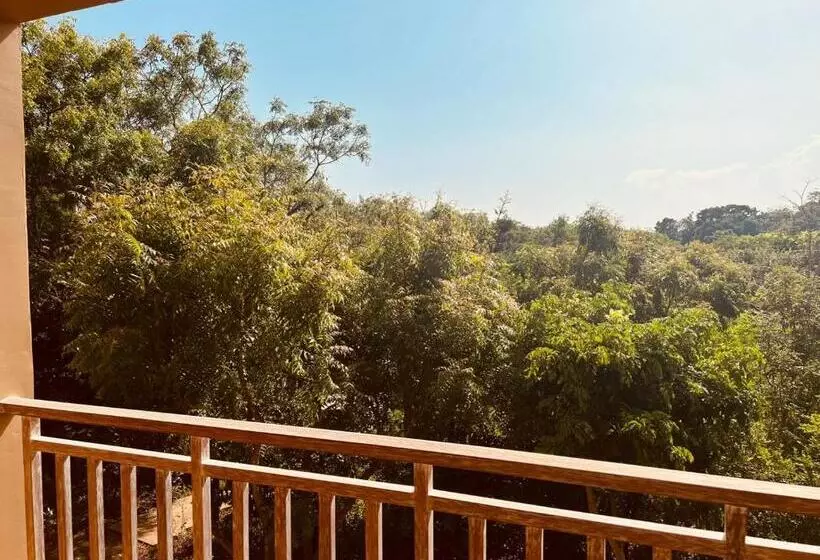 تختخواب و صبحانه Tombo House
