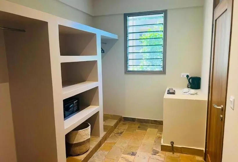 تختخواب و صبحانه Tombo House