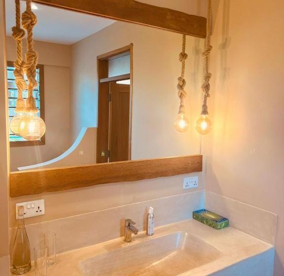 Bed and Breakfast Tombo House