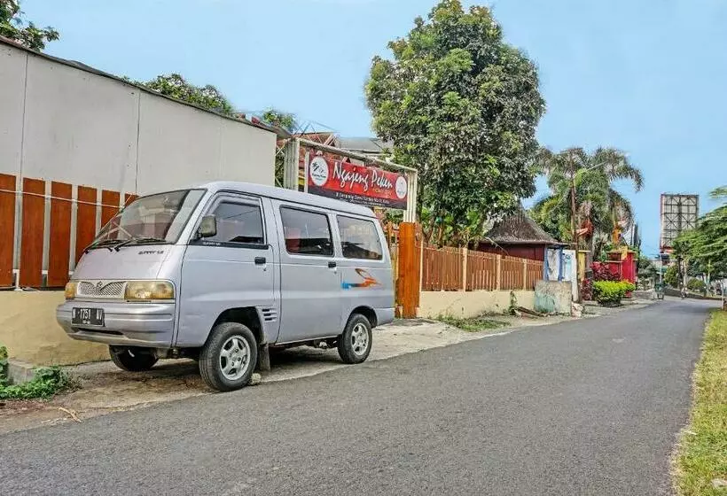 Hotelli Oyo 91452 Ngajeng Peken Home Stay