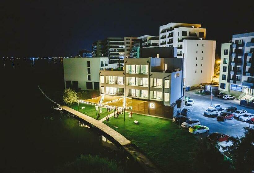 فندق Poeme Mamaia Retreat