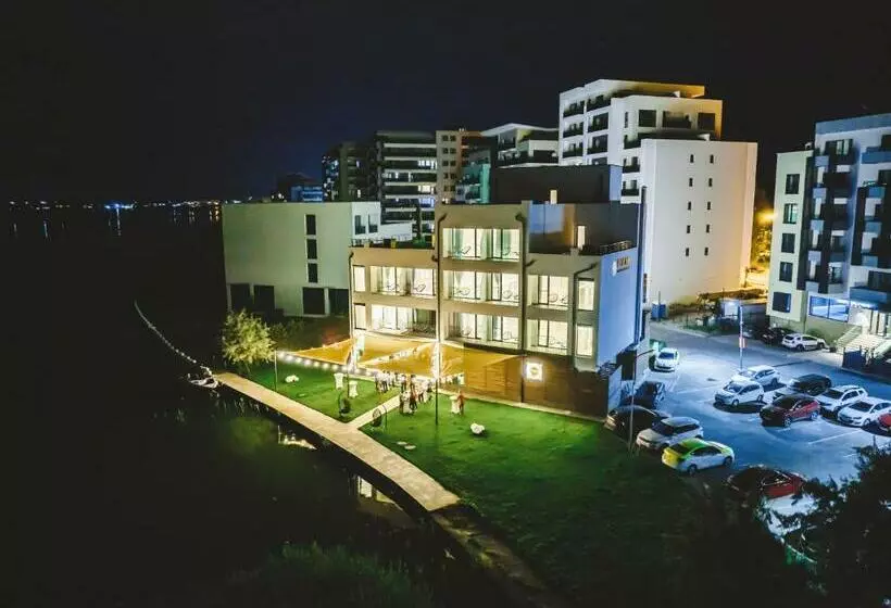 ホテル Poeme Mamaia Retreat