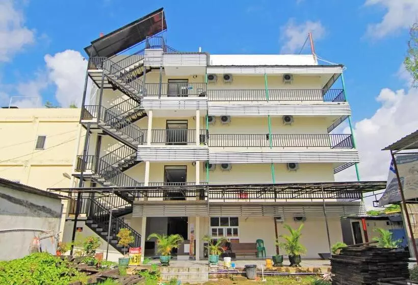 ホテル Reddoorz Plus At Pelita Guest House Balikpapan