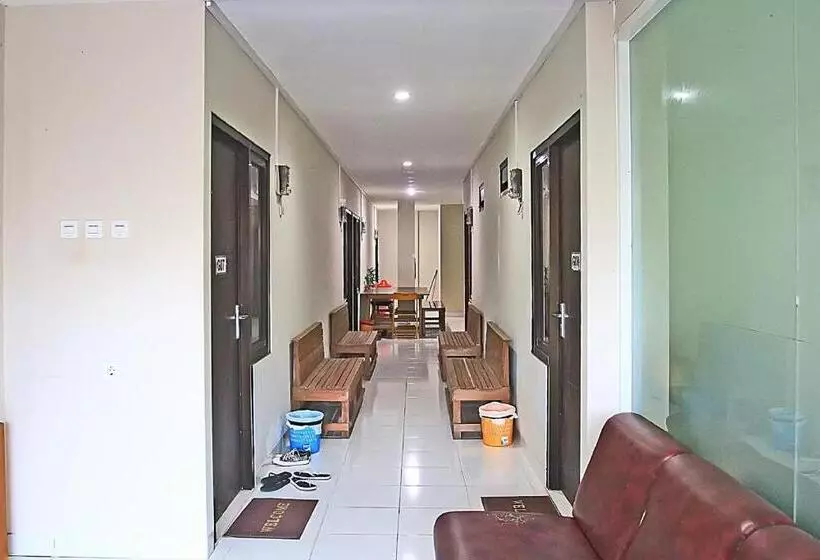 ホテル Reddoorz Plus At Pelita Guest House Balikpapan