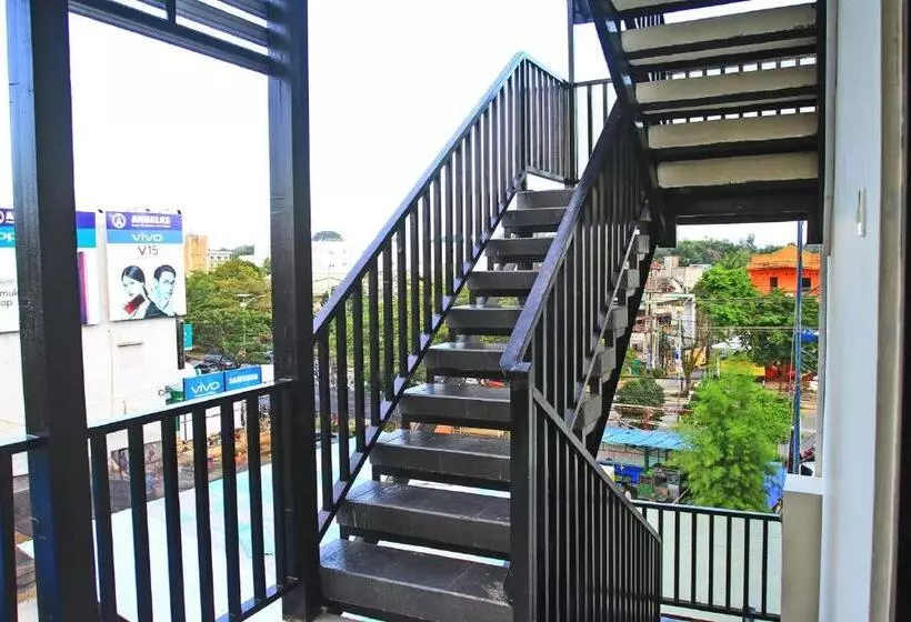ホテル Reddoorz Plus At Pelita Guest House Balikpapan