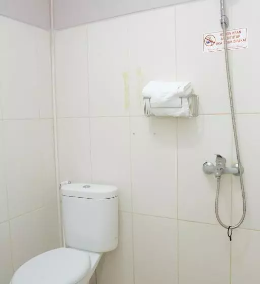 ホテル Reddoorz Plus At Pelita Guest House Balikpapan