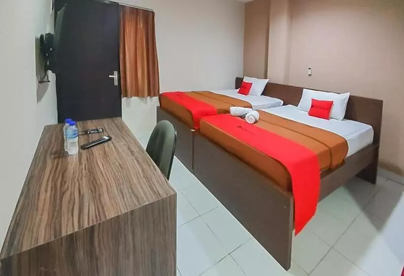 ホテル Reddoorz Plus At Pelita Guest House Balikpapan