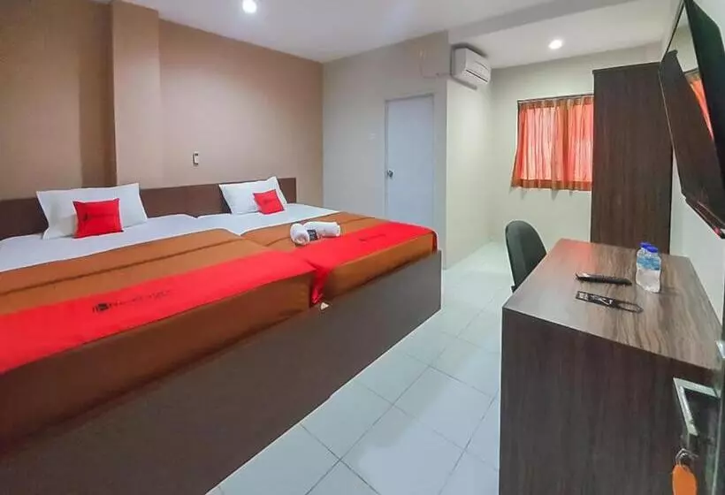ホテル Reddoorz Plus At Pelita Guest House Balikpapan