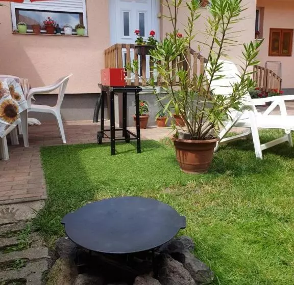 پانسیون Renáta Vendégház