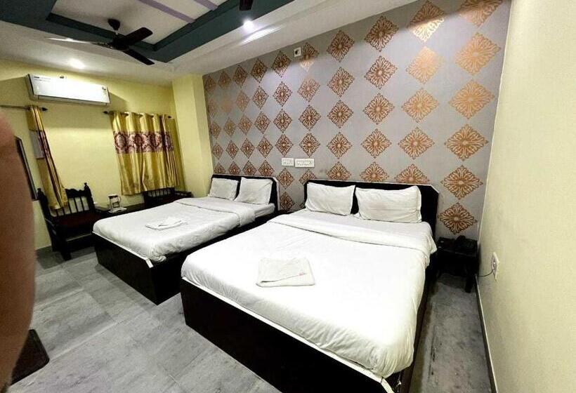 בית מלון כפרי Gokul Palace