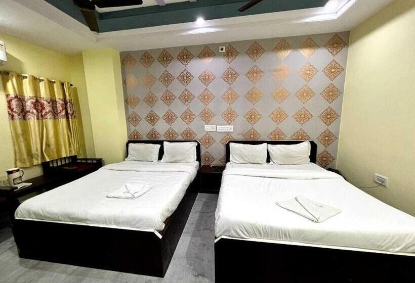 בית מלון כפרי Gokul Palace