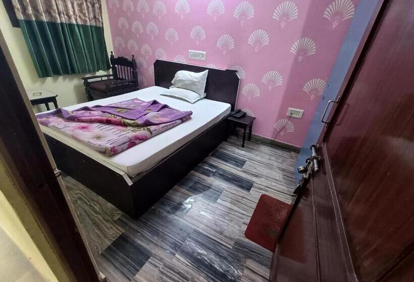 בית מלון כפרי Gokul Palace