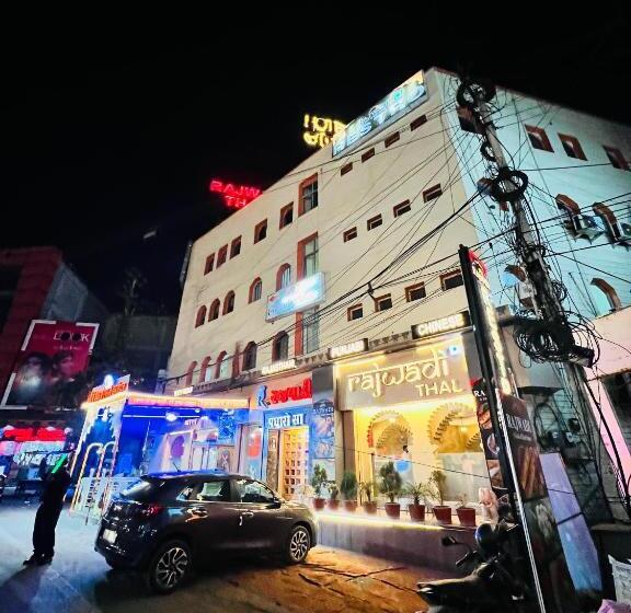 בית מלון כפרי Gokul Palace